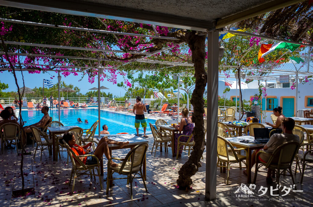 Santorini Hostel（サントリーニ ホステル）のプール＆ラウンジ