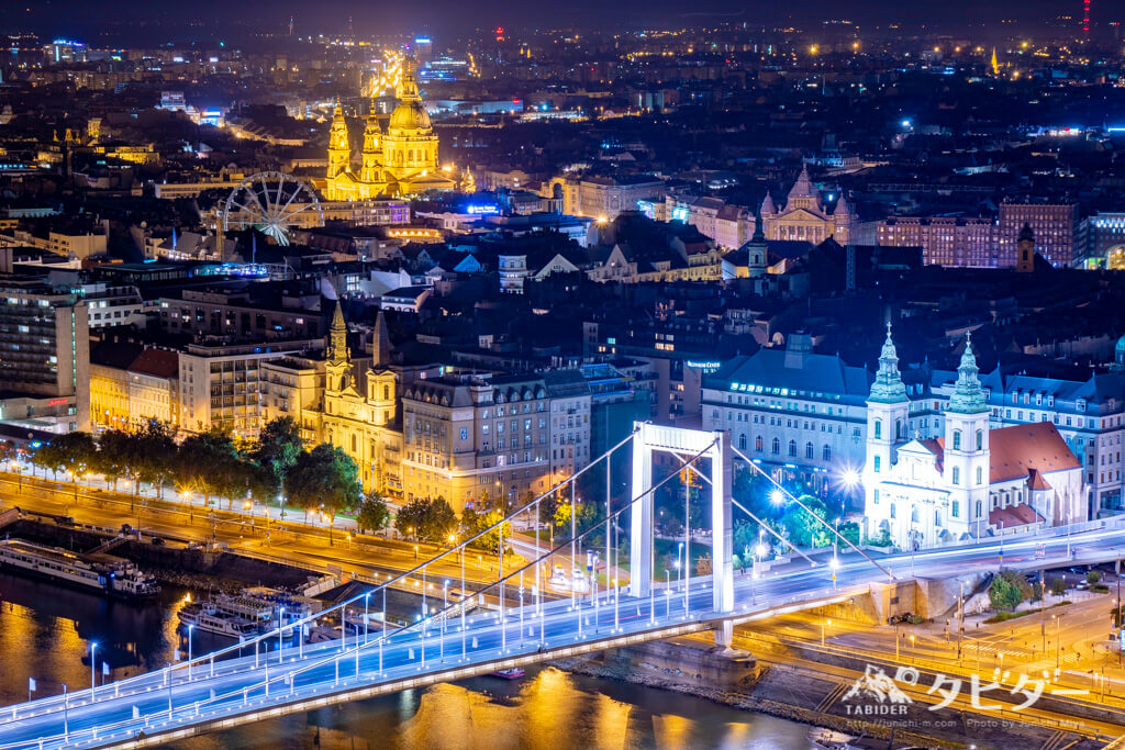 エルジェーベト橋とブダペストの夜景