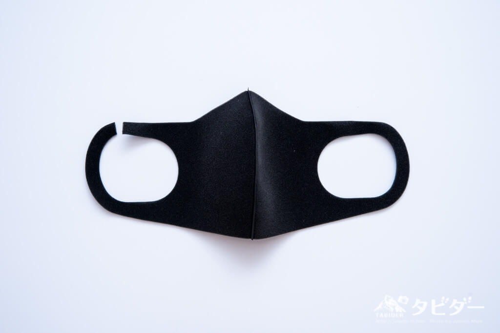 楽天市場で買った安物の繰り替えい使えるマスク（耳紐が切れた）