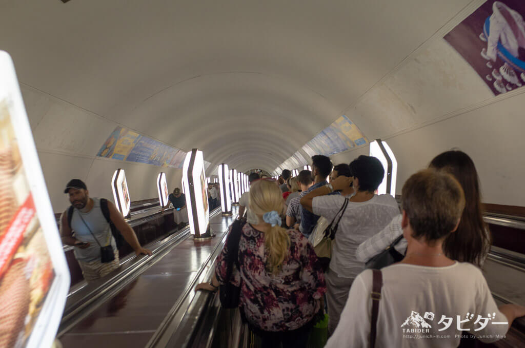 ウクライナの地下鉄エスカレーター