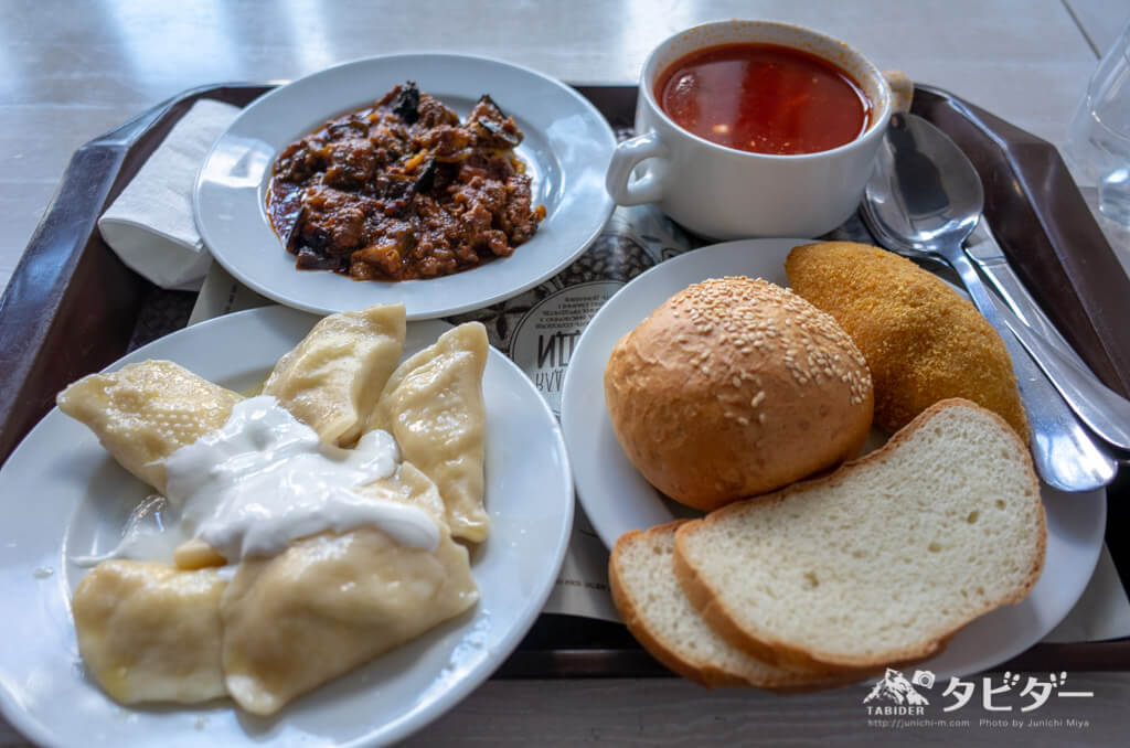 ウクライナ料理のビュッフェ式レストラン「Puzata Hata」。