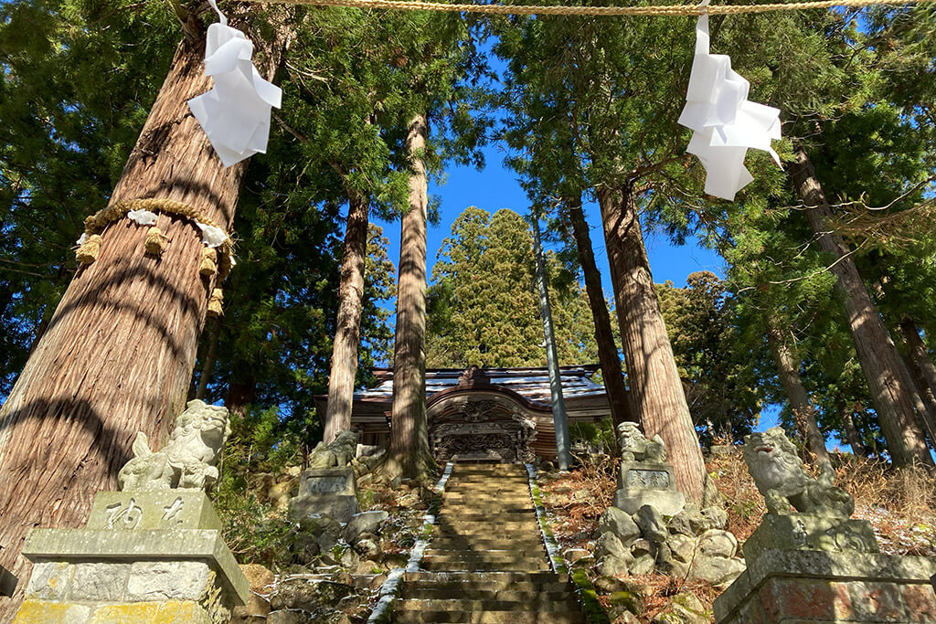 湯澤神社。野沢菜発祥の伝説が残る神社。